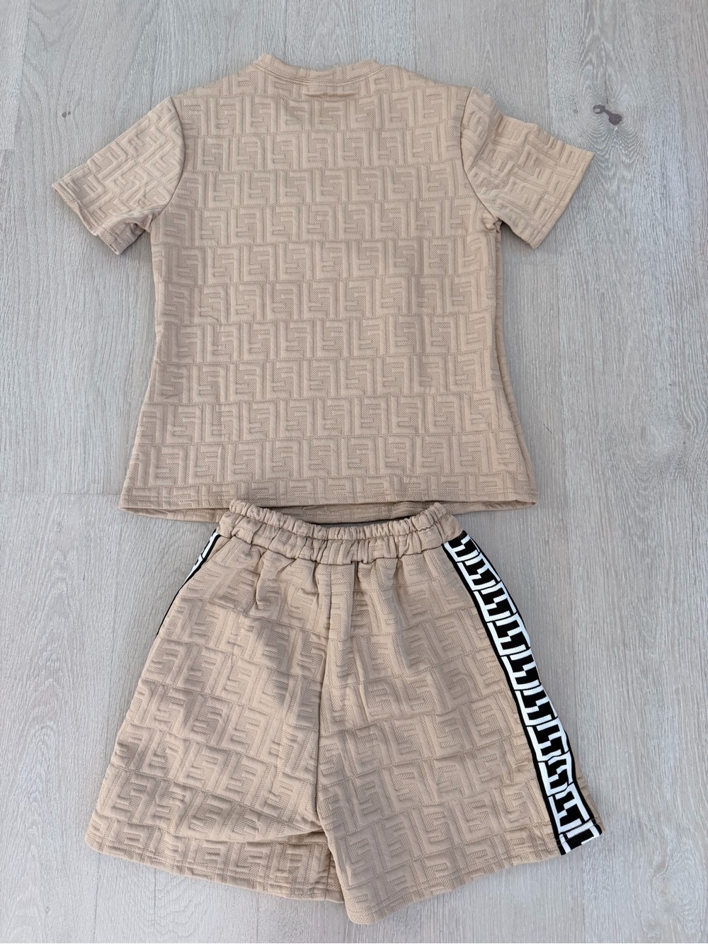 Fendi Beige Embossed Logo Short Set size S - Picture 12 of 13